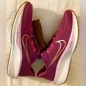 Nike NWT Sz-9.5W Fuchsia/Pink/Gold ComfiRide, Quest 6 Sneakers Casual Everyday 🌎